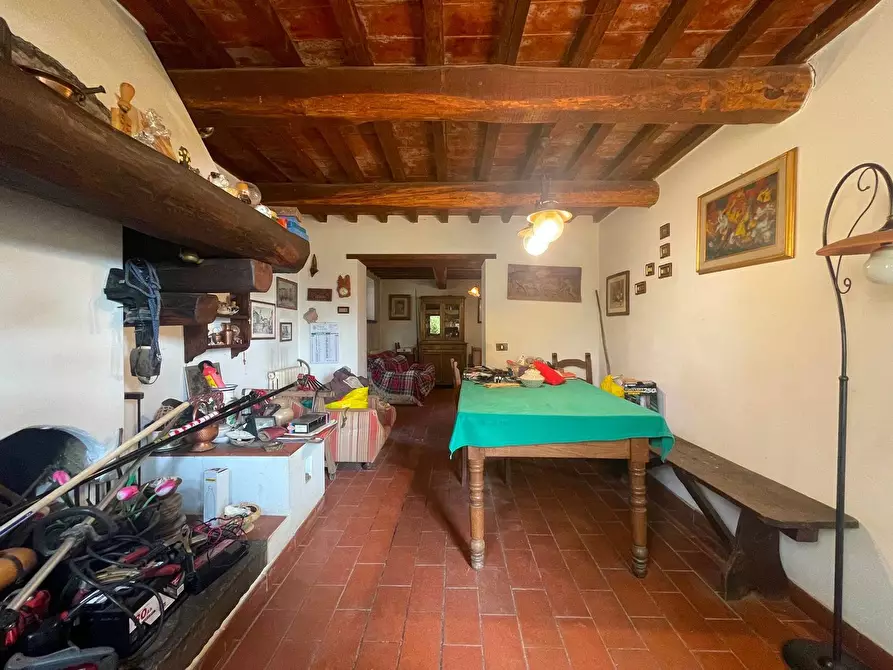 Immagine 11 di Casa colonica in vendita  a Uzzano