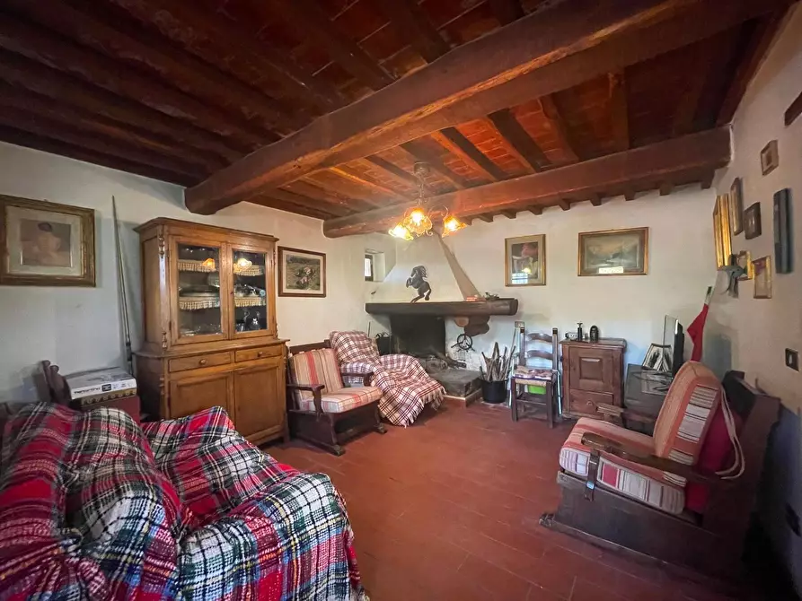 Immagine 12 di Casa colonica in vendita  a Uzzano