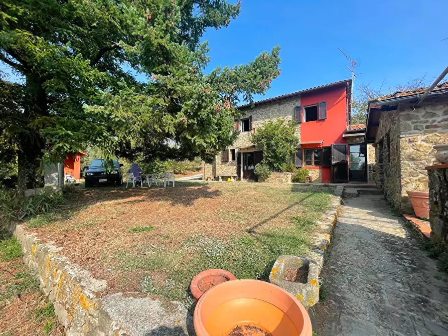 Immagine 6 di Casa colonica in vendita  a Uzzano