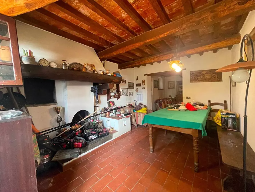 Immagine 9 di Casa colonica in vendita  a Uzzano