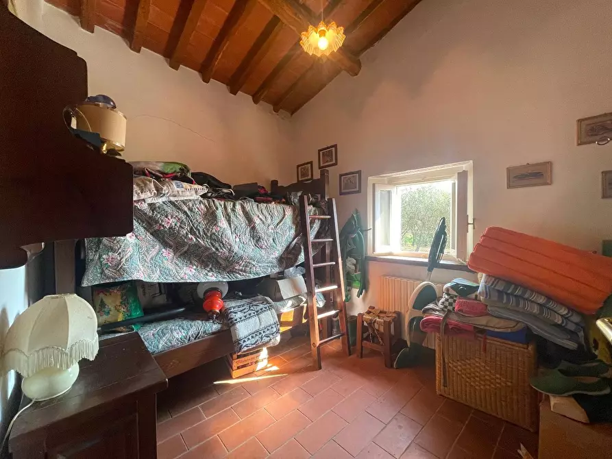 Immagine 29 di Casa colonica in vendita  a Uzzano