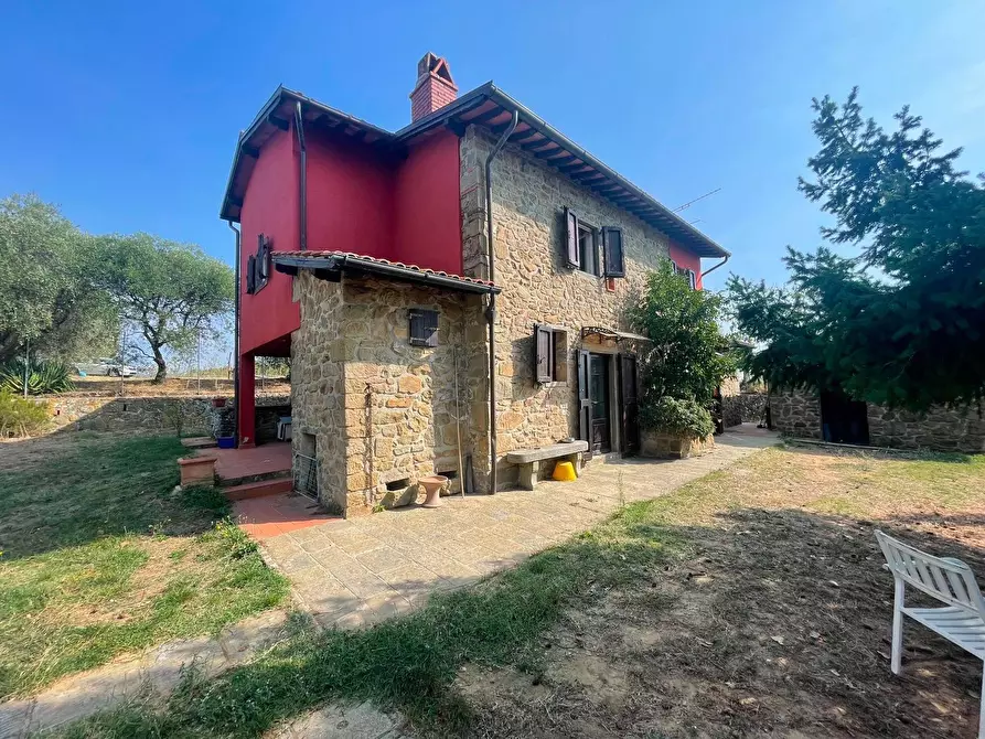 Immagine 32 di Casa colonica in vendita  a Uzzano