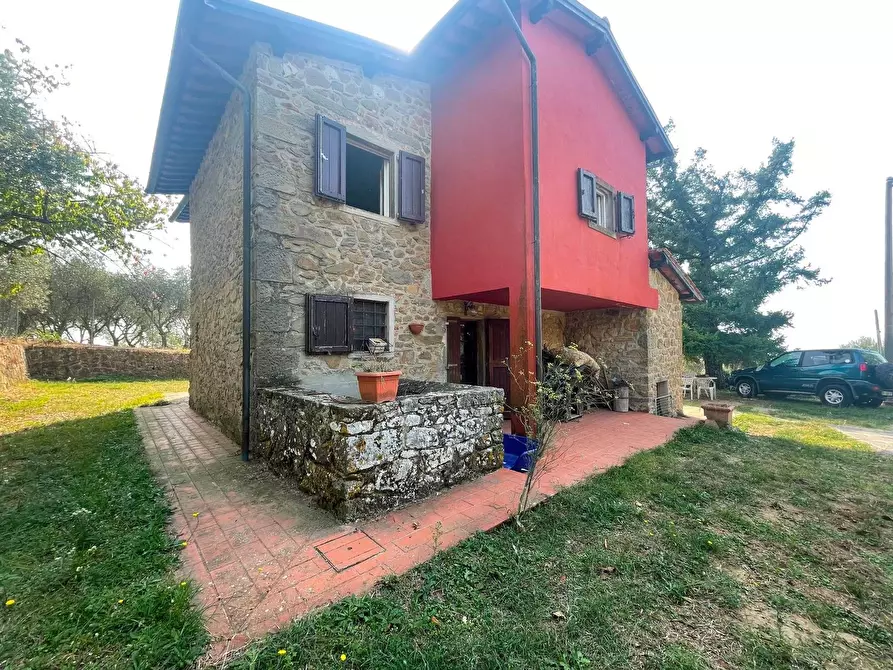 Immagine 38 di Casa colonica in vendita  a Uzzano