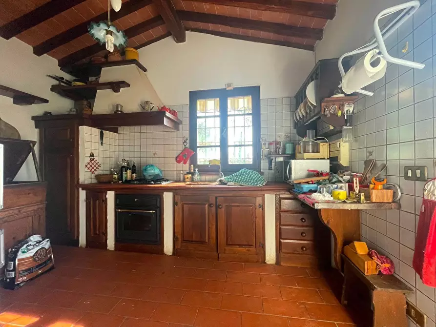 Immagine 18 di Casa colonica in vendita  a Uzzano