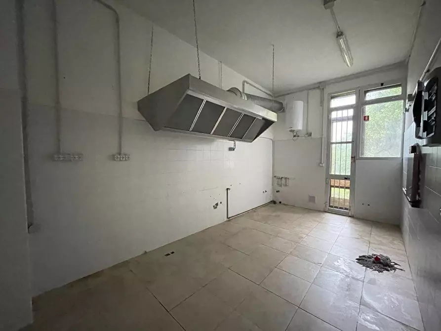 Immagine 16 di Locale commerciale in affitto  a Montecarlo