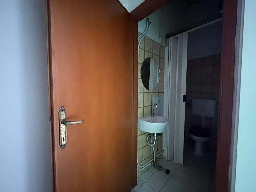 Immagine 19 di Locale commerciale in affitto  a Montecarlo