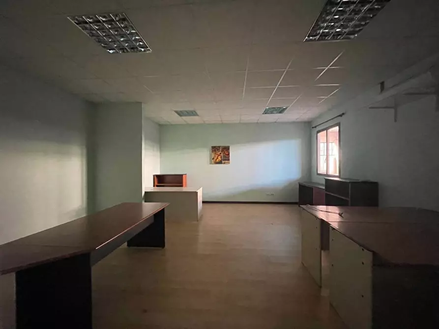 Immagine 8 di Capannone industriale in affitto  a Borgo A Mozzano