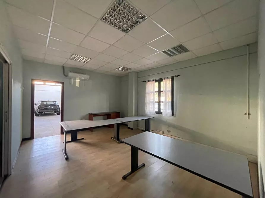 Immagine 7 di Capannone industriale in affitto  a Borgo A Mozzano