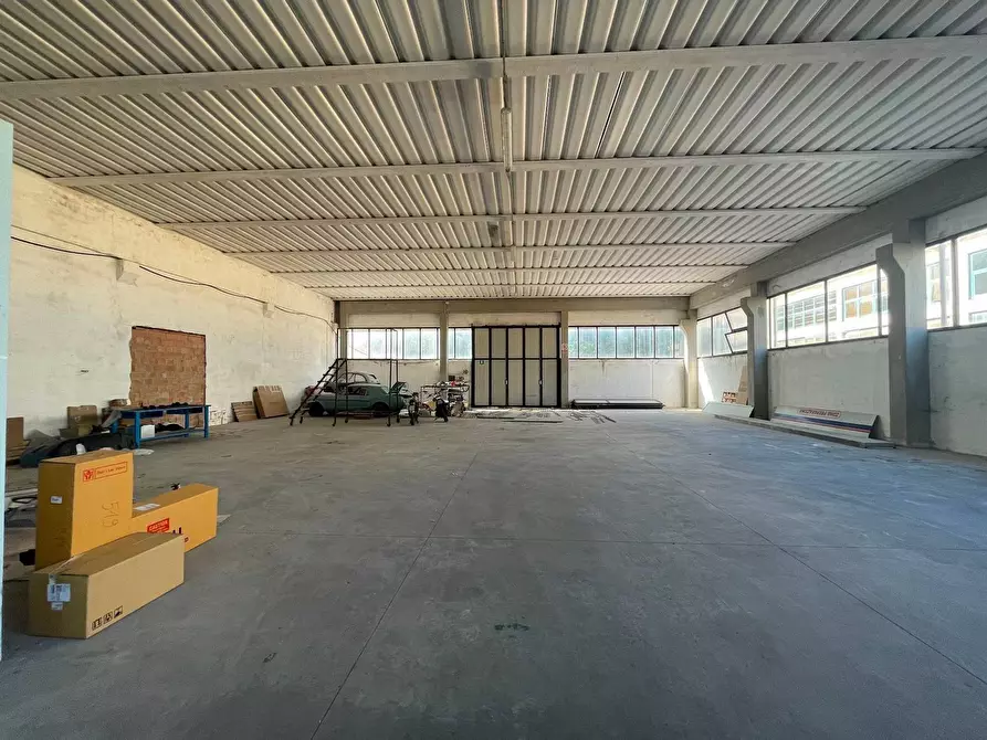 Immagine 3 di Capannone industriale in affitto  a Borgo A Mozzano