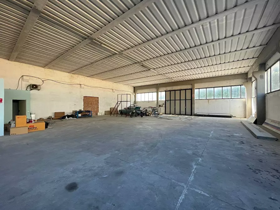 Immagine 4 di Capannone industriale in affitto  a Borgo A Mozzano