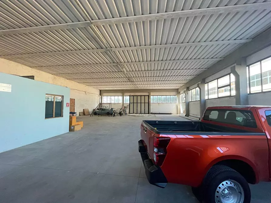 Immagine 5 di Capannone industriale in affitto  a Borgo A Mozzano