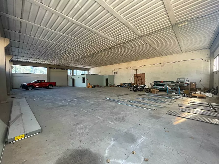 Immagine 1 di Capannone industriale in affitto  a Borgo A Mozzano