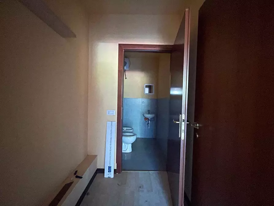 Immagine 9 di Capannone industriale in affitto  a Borgo A Mozzano