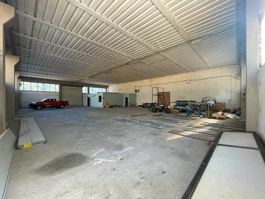 Immagine 6 di Capannone industriale in affitto  a Borgo A Mozzano