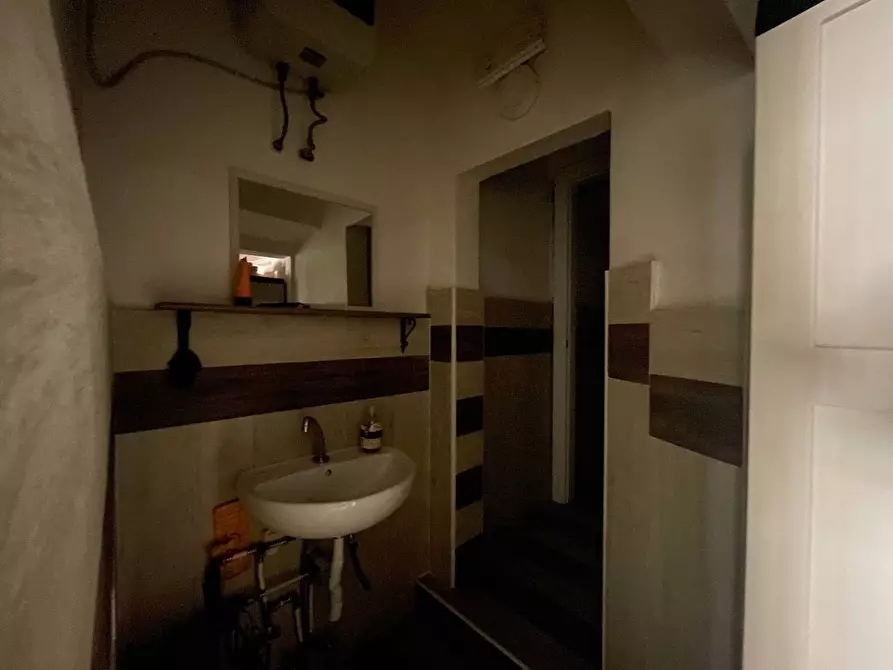 Immagine 17 di Locale commerciale in affitto  a Pistoia