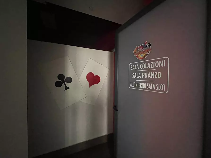 Immagine 10 di Locale commerciale in affitto  a Pistoia