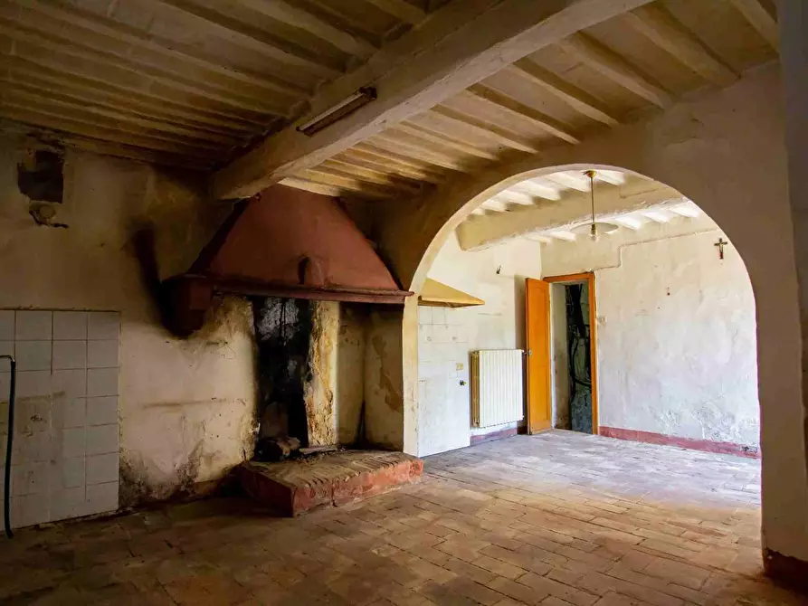Immagine 13 di Casa colonica in vendita  a Pescia