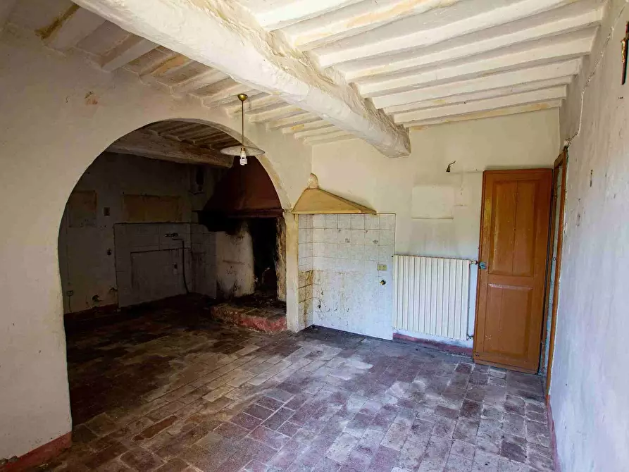 Immagine 12 di Casa colonica in vendita  a Pescia
