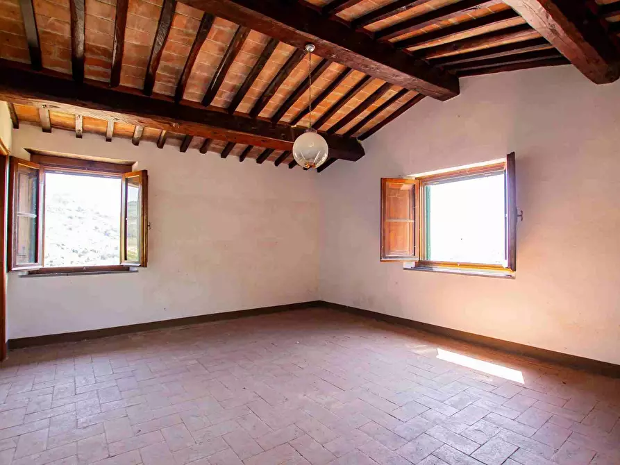 Immagine 21 di Casa colonica in vendita  a Pescia