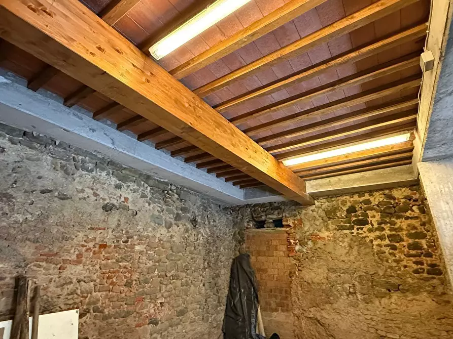 Immagine 15 di Casa semindipendente in vendita  a Massa E Cozzile