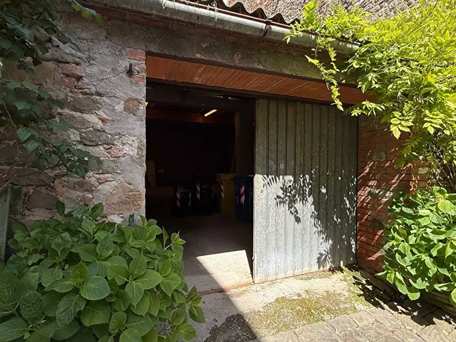 Immagine 21 di Casa semindipendente in vendita  a Massa E Cozzile