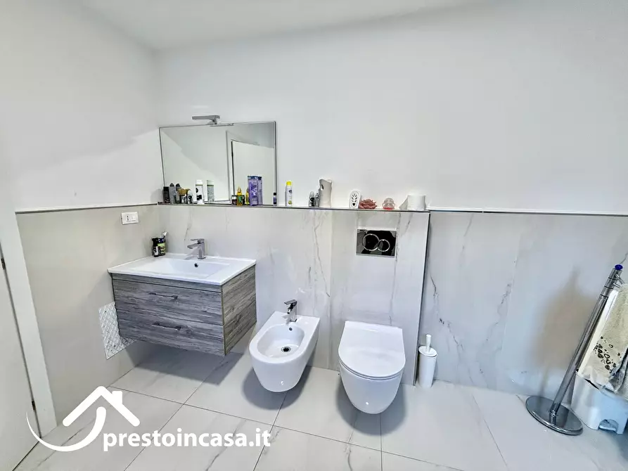 Immagine 42 di Villetta a schiera in vendita  a Viareggio