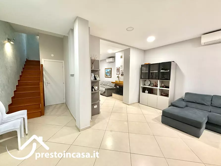 Immagine 3 di Villetta a schiera in vendita  a Viareggio