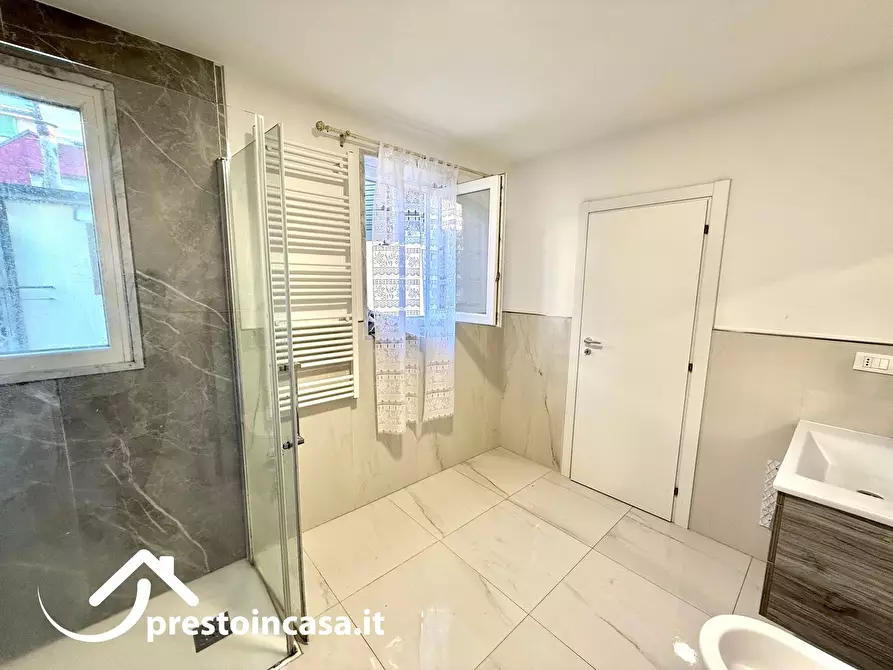 Immagine 19 di Villetta a schiera in vendita  a Viareggio