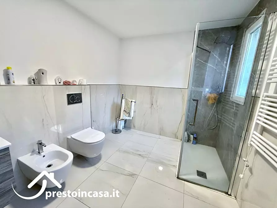 Immagine 18 di Villetta a schiera in vendita  a Viareggio