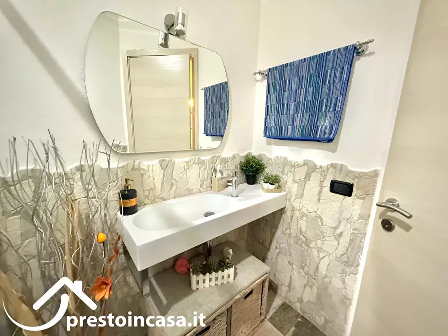 Immagine 27 di Villa in vendita  a Massarosa