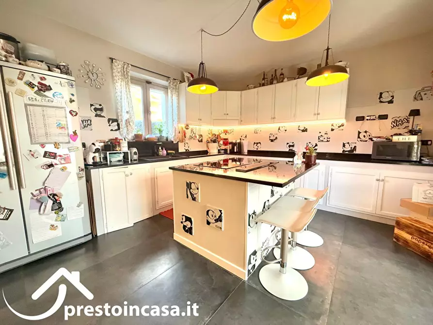 Immagine 8 di Villa in vendita  a Massarosa