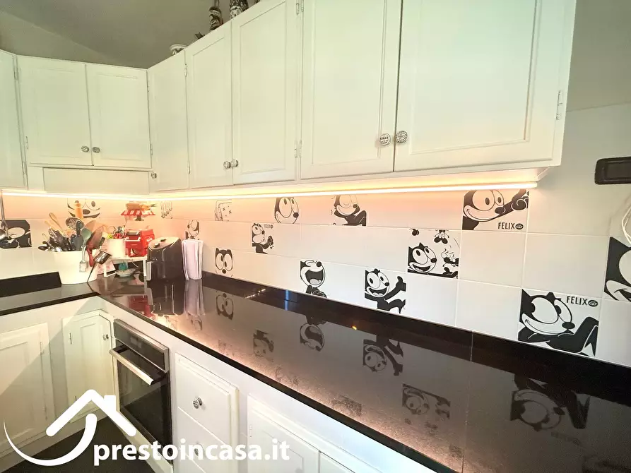 Immagine 12 di Villa in vendita  a Massarosa