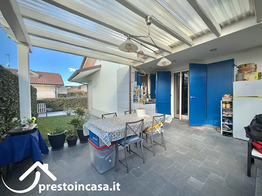 Immagine 23 di Villa in vendita  a Massarosa