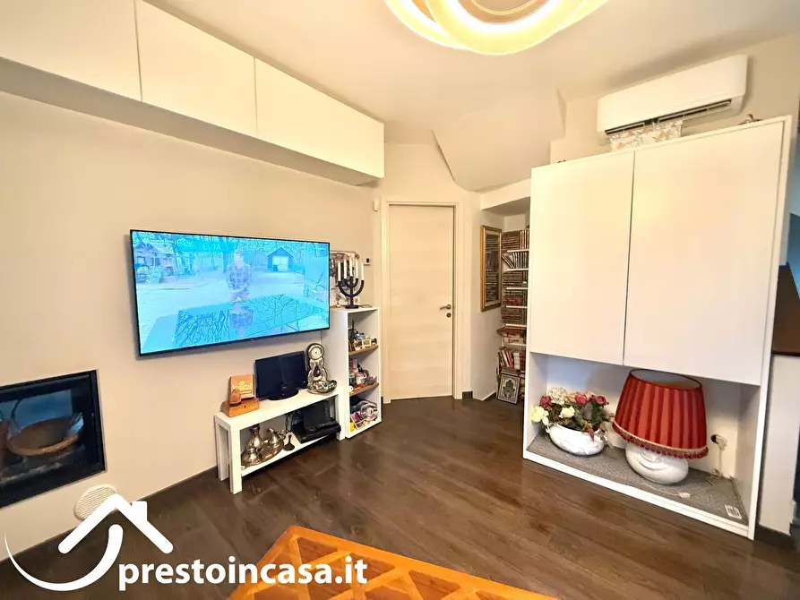 Immagine 7 di Villa in vendita  a Massarosa