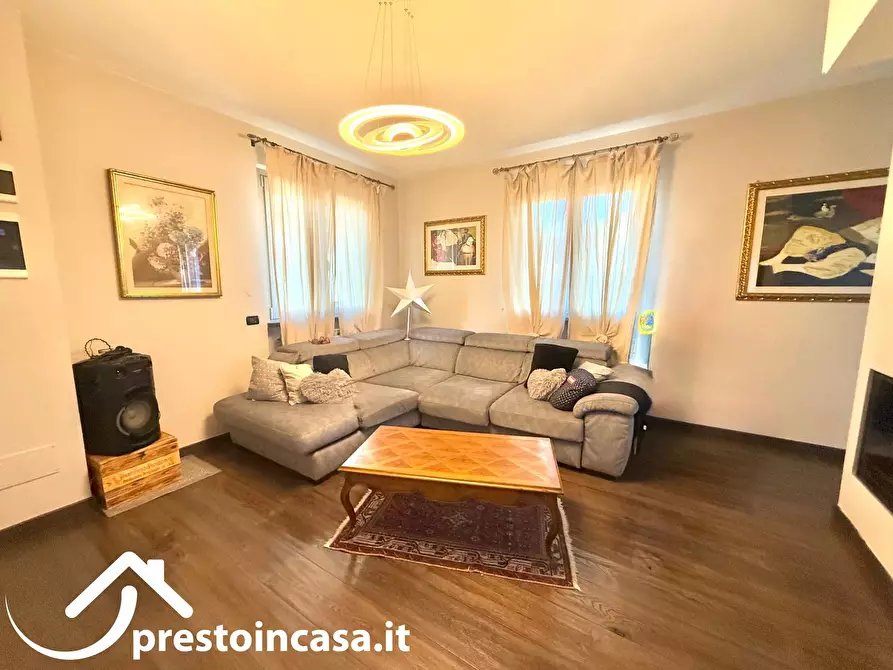 Immagine 5 di Villa in vendita  a Massarosa
