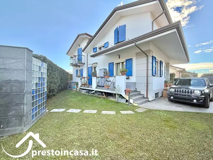 Immagine 3 di Villa in vendita  a Massarosa