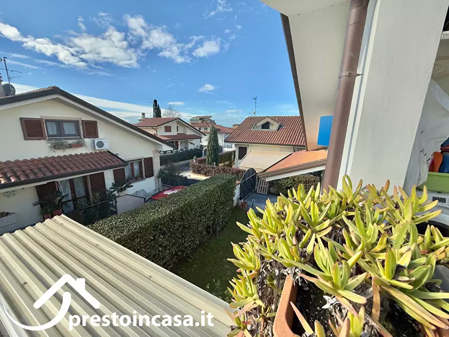 Immagine 33 di Villa in vendita  a Massarosa