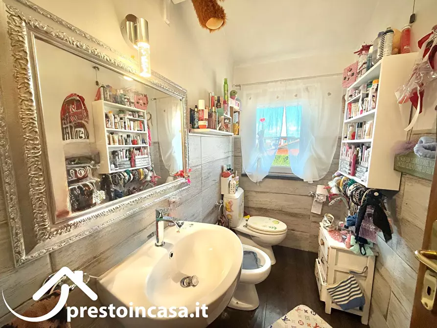 Immagine 38 di Villa in vendita  a Massarosa