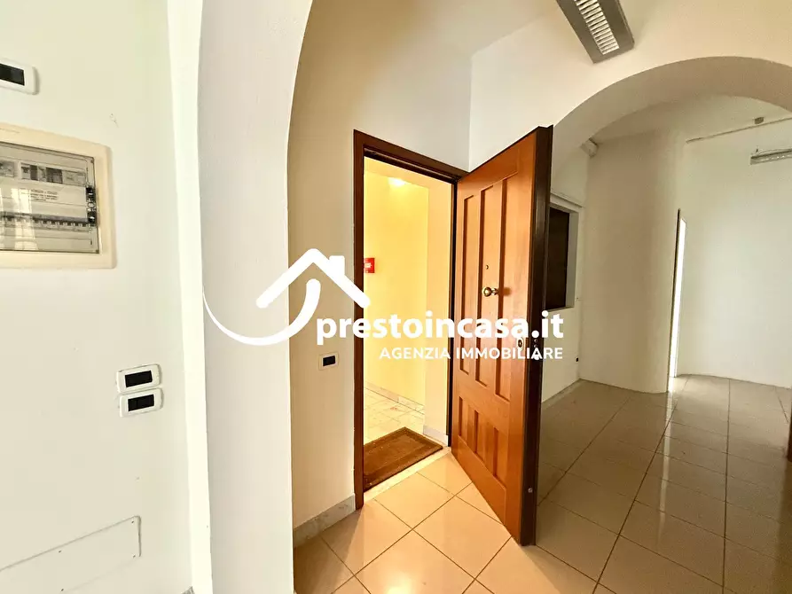 Immagine 14 di Locale commerciale in vendita  a Viareggio