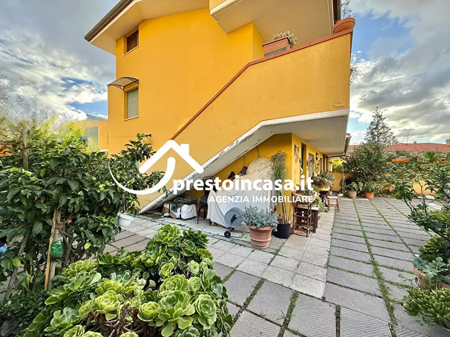 Immagine 37 di Casa semindipendente in vendita  a Massarosa