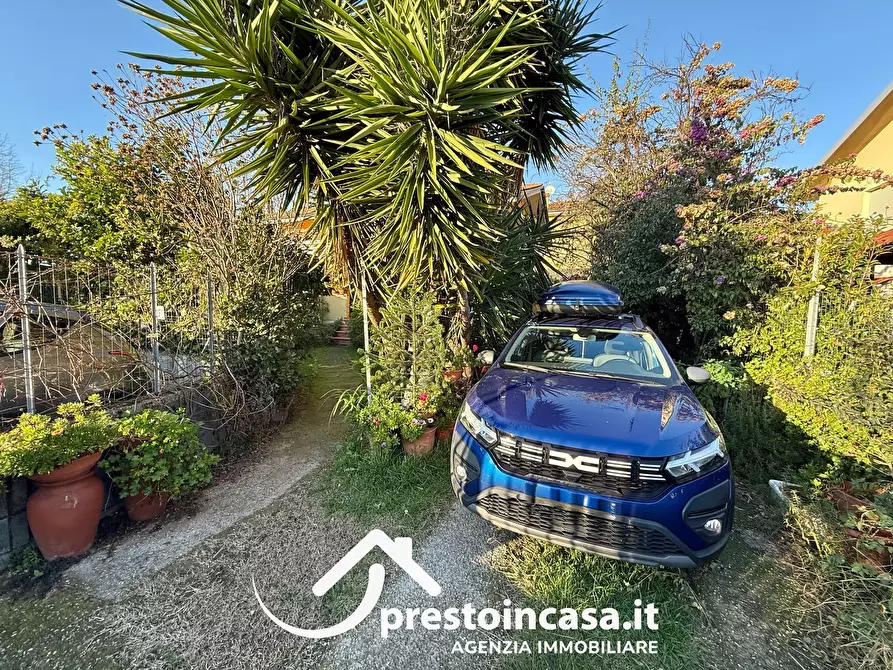 Immagine 43 di Villetta a schiera in vendita  a Massarosa