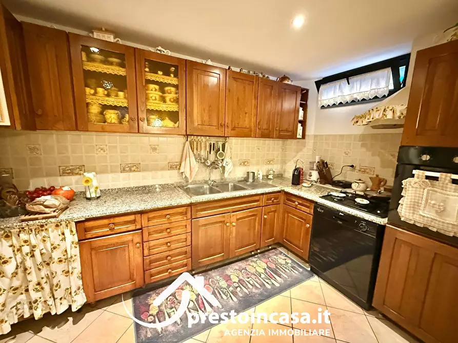 Immagine 10 di Villetta a schiera in vendita  a Massarosa