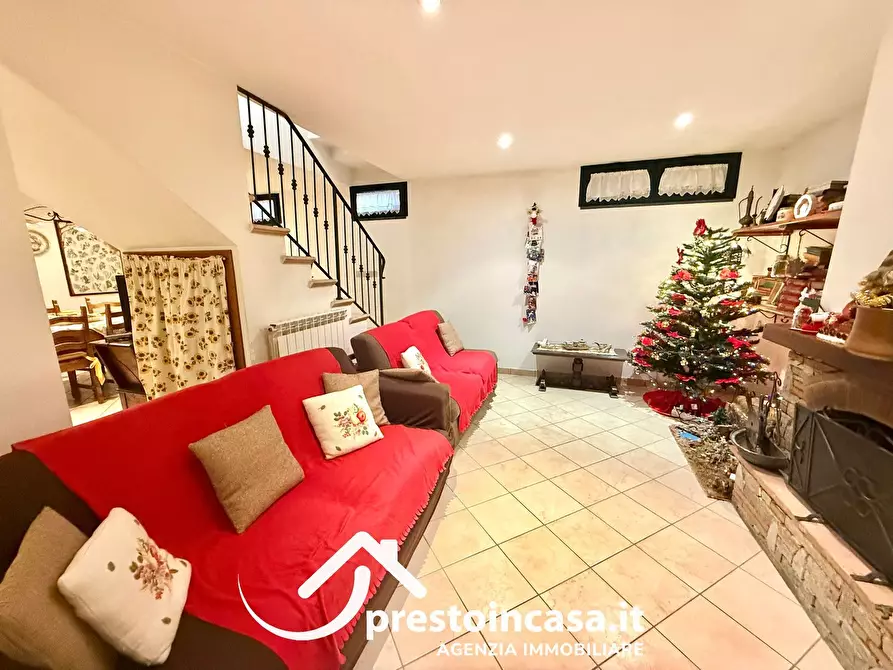 Immagine 5 di Villetta a schiera in vendita  a Massarosa