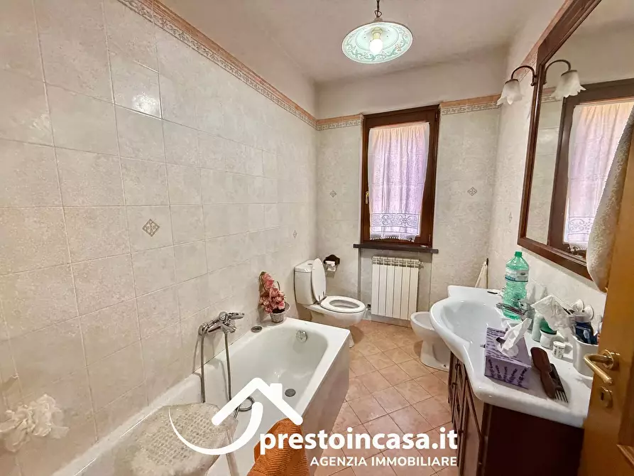 Immagine 36 di Villetta a schiera in vendita  a Massarosa