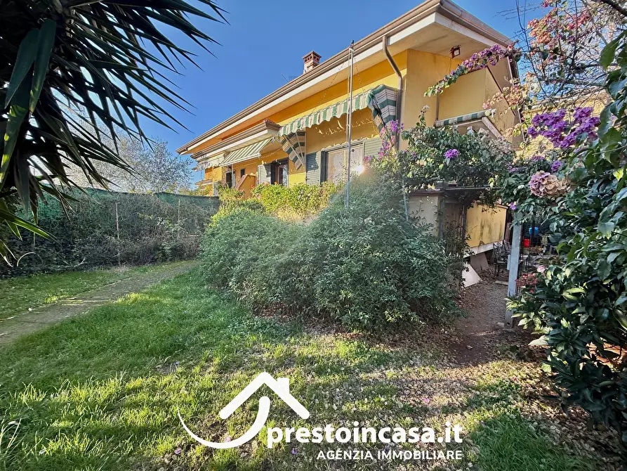 Immagine 16 di Villetta a schiera in vendita  a Massarosa