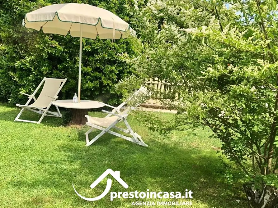 Immagine 25 di Villa in vendita  a Massarosa