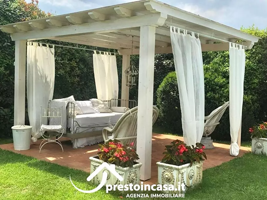 Immagine 26 di Villa in vendita  a Massarosa