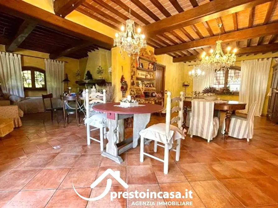 Immagine 11 di Villa in vendita  a Massarosa