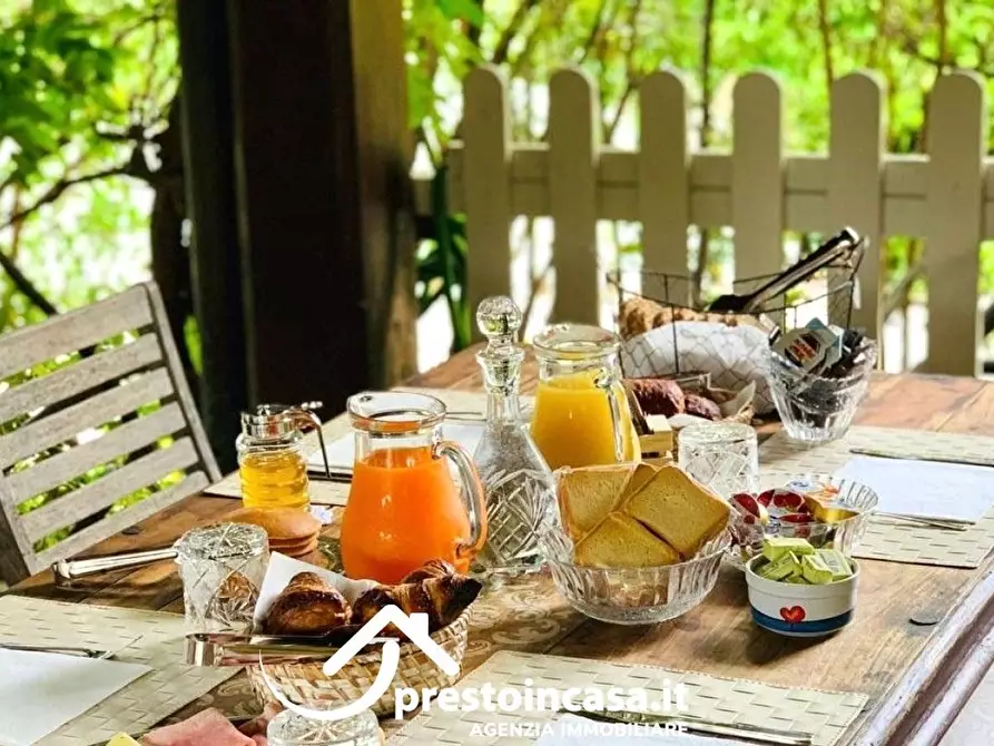 Immagine 43 di Villa in vendita  a Massarosa