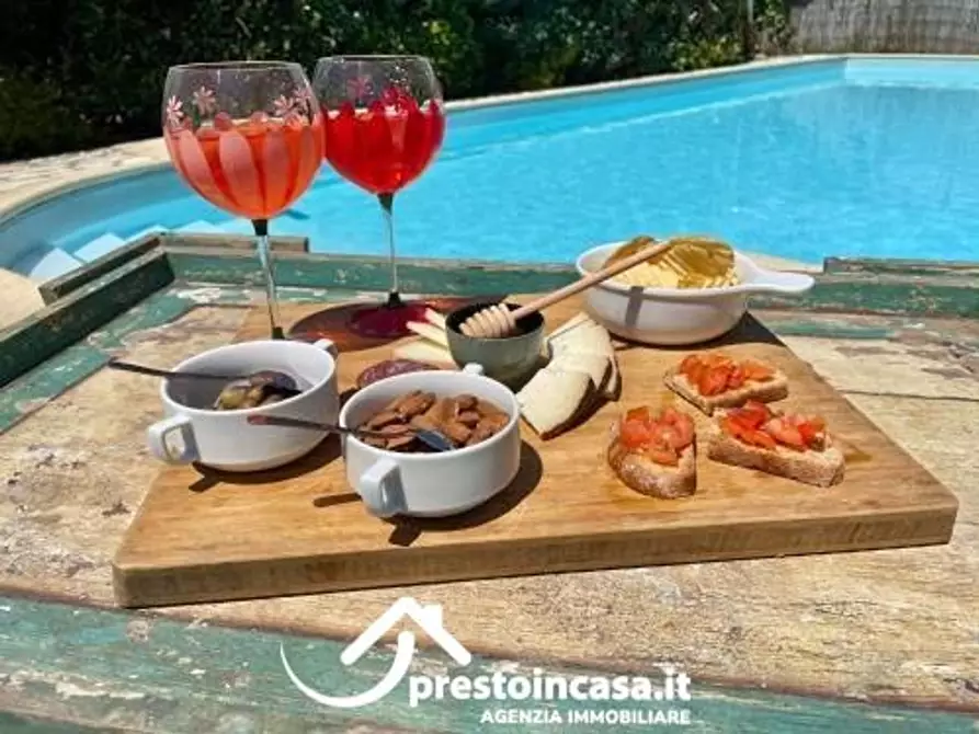 Immagine 17 di Villa in vendita  a Massarosa